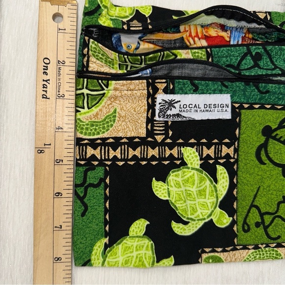 Local Design Hawaii Purse Womens Green Animal Print 3 Zippered Crossbody Bag - Picture 7 of 9